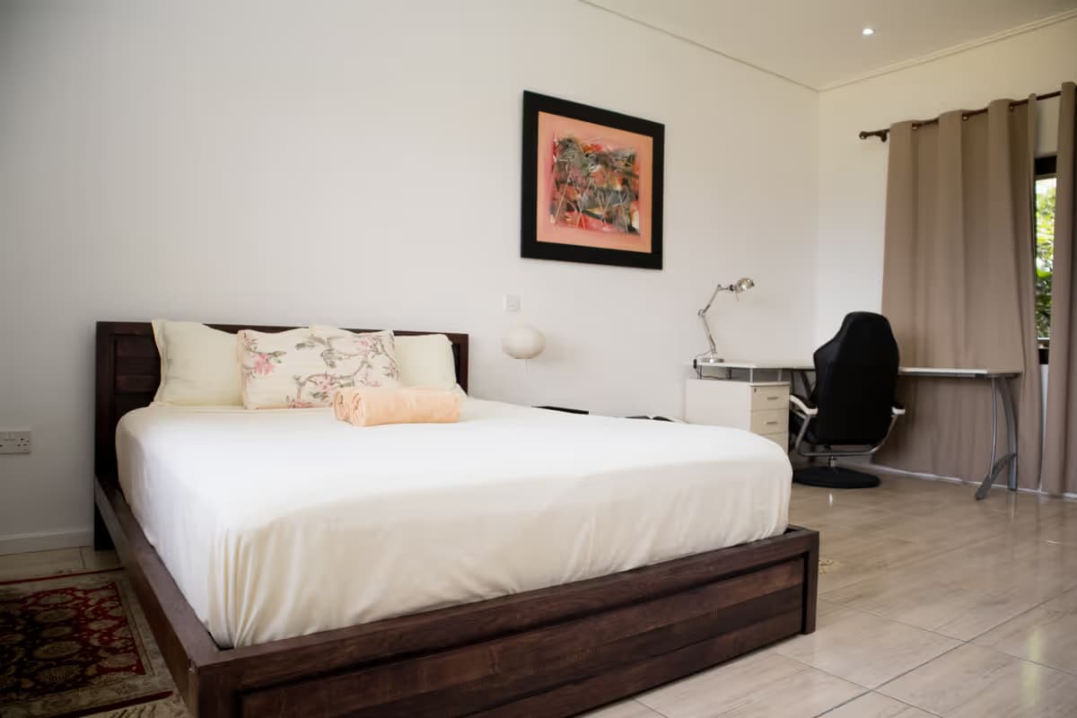 Bedroom Green room garden view